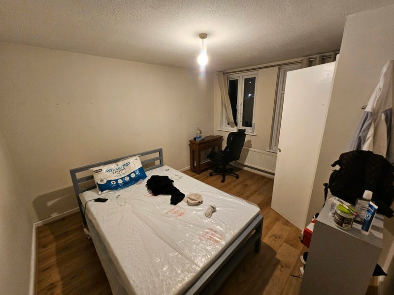 Room Bruce Road in Greater London
