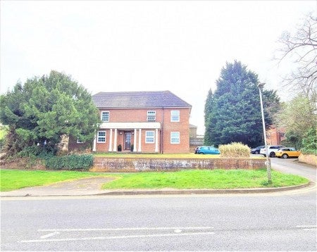 Flat Crowthorne Road in Bracknell