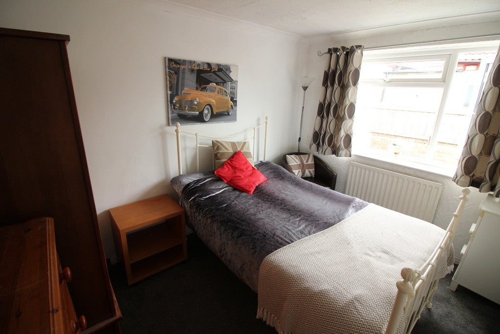 Room Geneva Road in Darlington