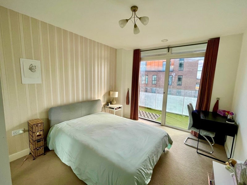 Room Fergus Street in Greater London