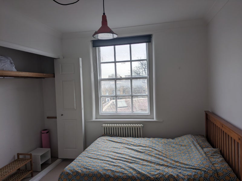 Room Bow Road in Greater London