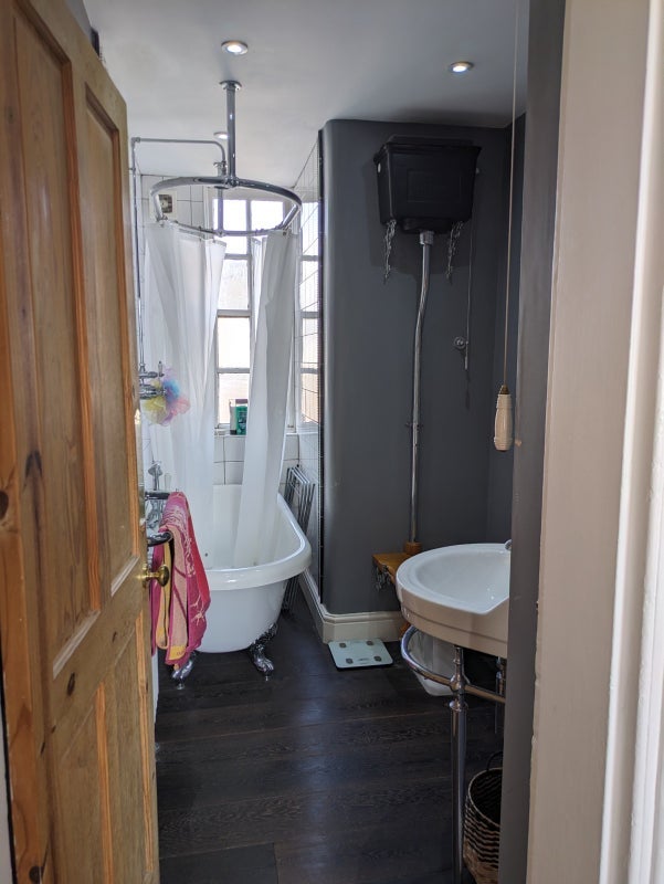 Room Bow Road in Greater London