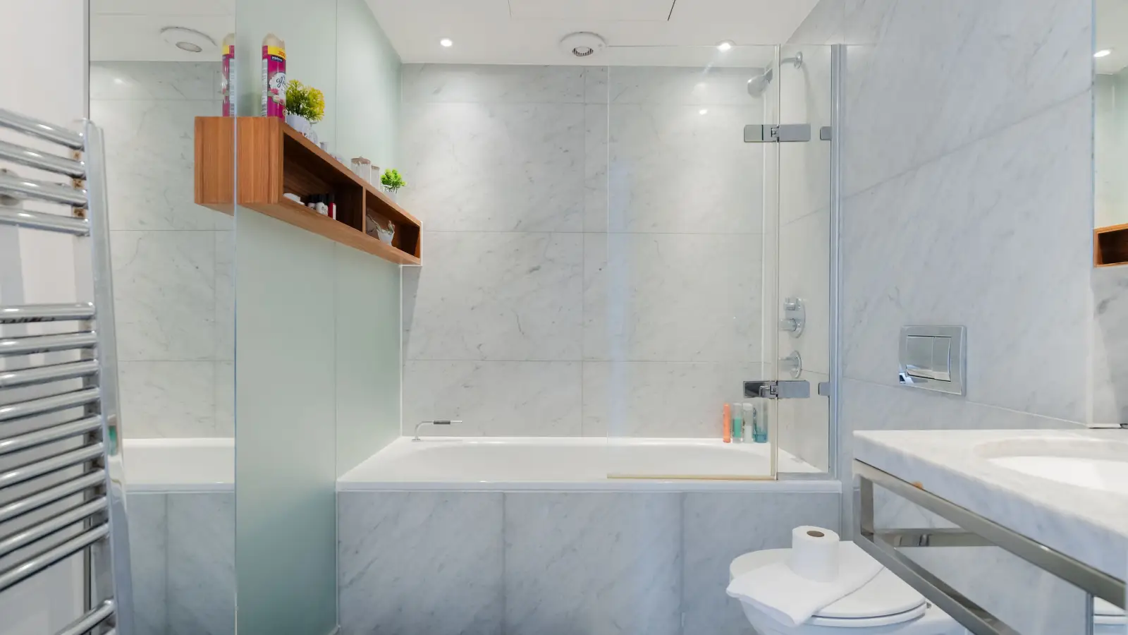 Flat Fairmont Avenue in Greater London