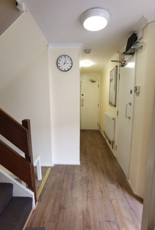 Room Floyd Road in Greater London