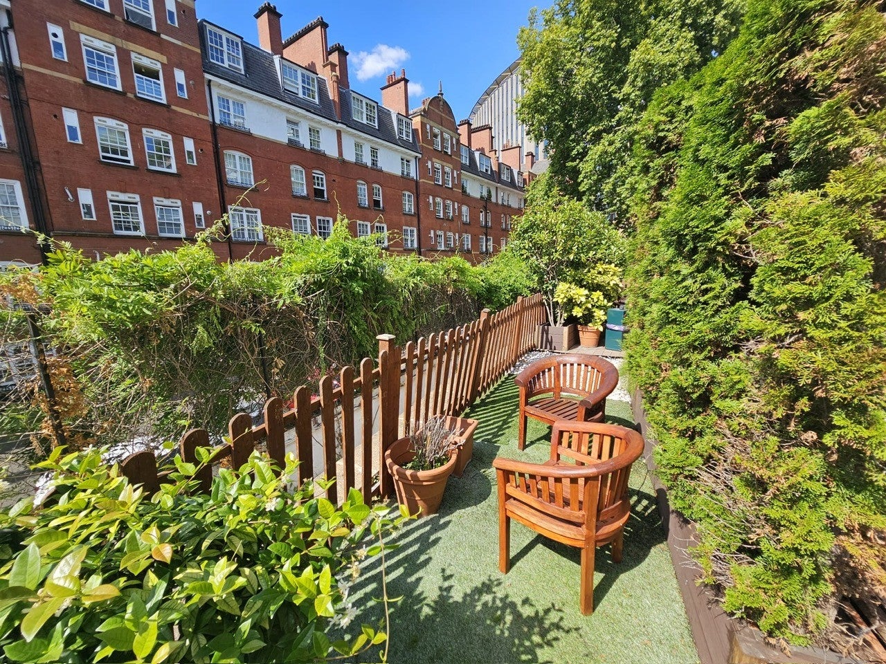 Flat Cartwright Gardens in Greater London