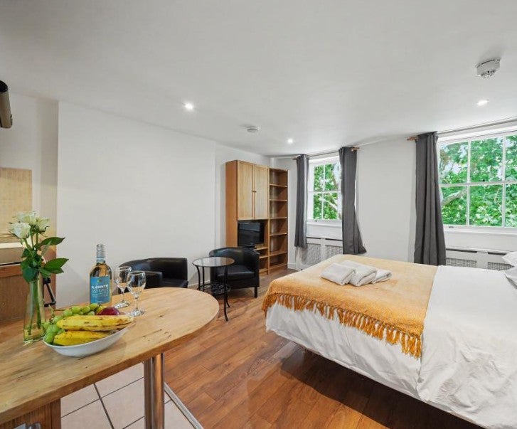 Flat Cartwright Gardens in Greater London