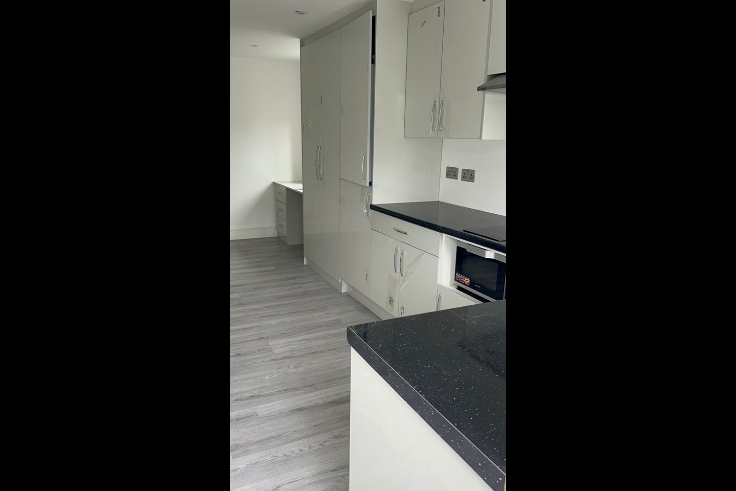 Room Chestnut Avenue in Slough