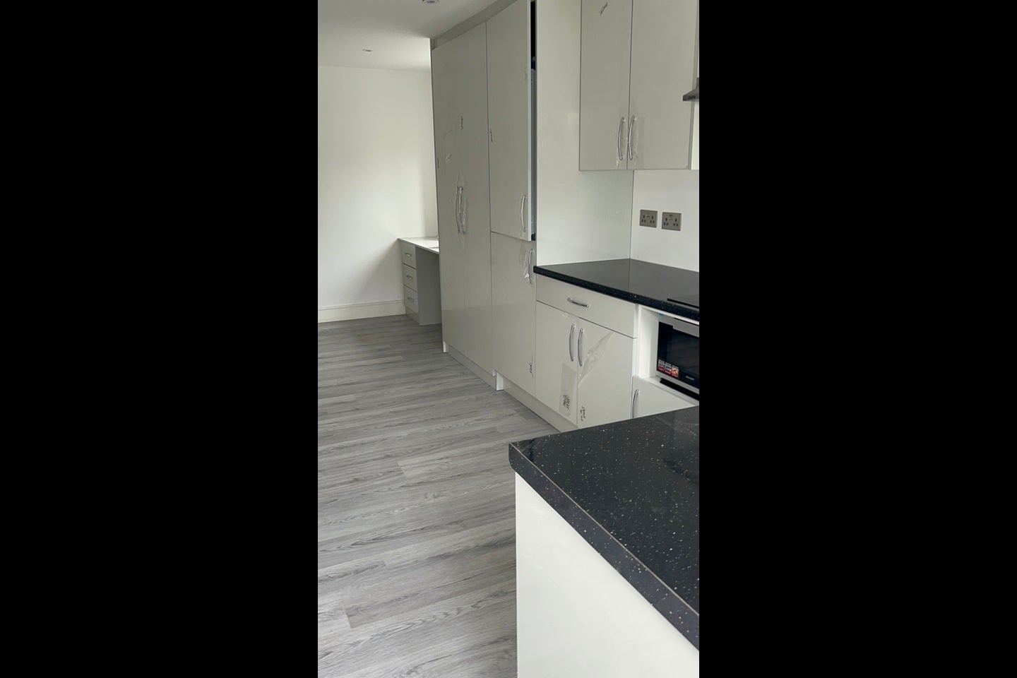 Room Chestnut Avenue in Slough