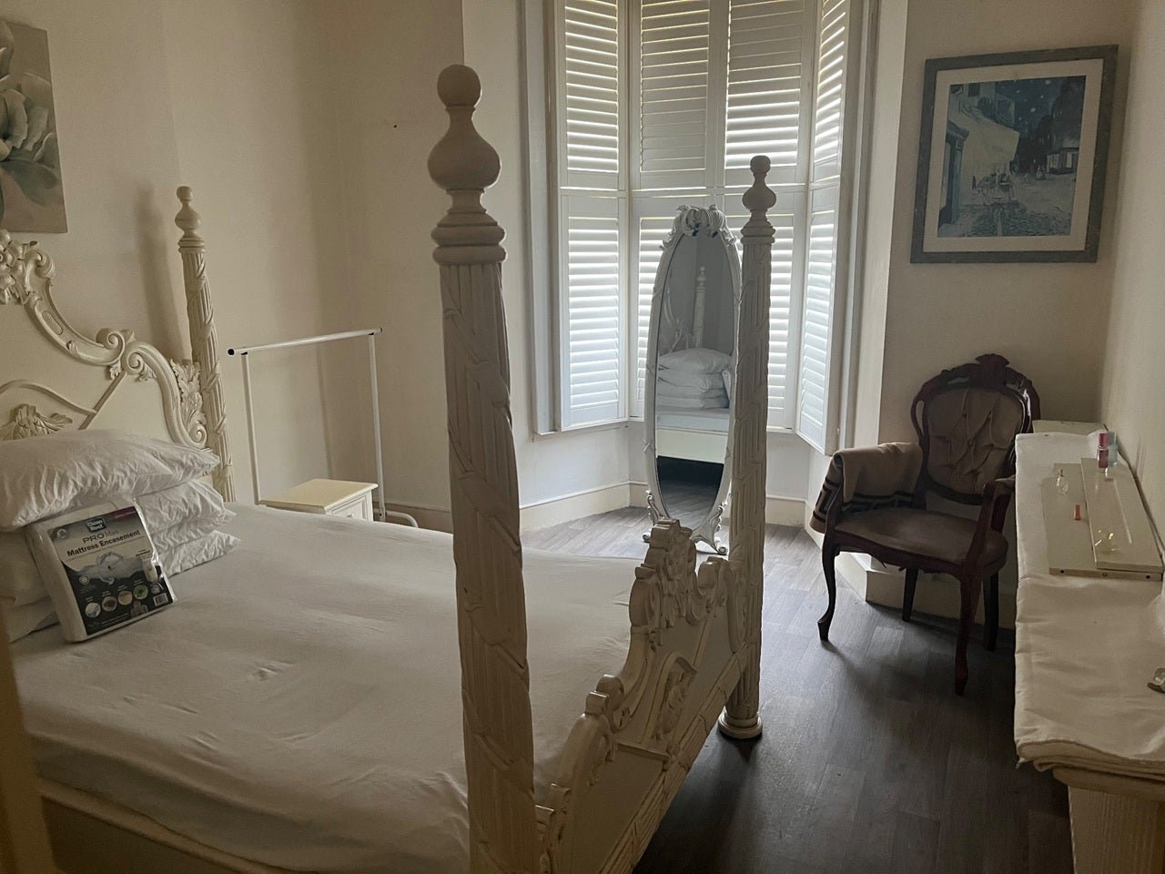 Room Witley Road in Greater London