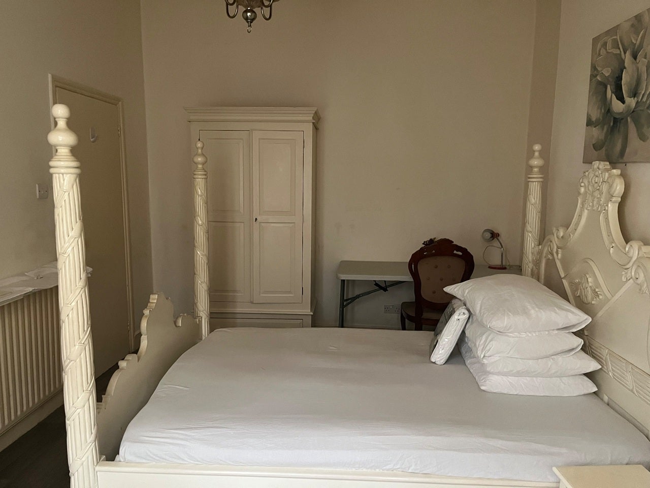 Room Witley Road in Greater London