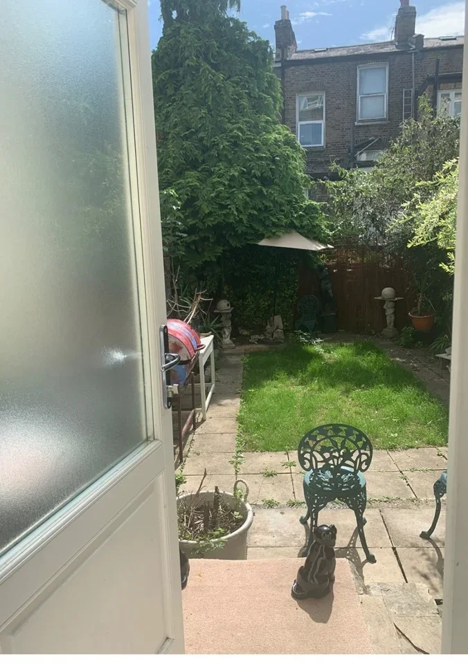 Room Witley Road in Greater London