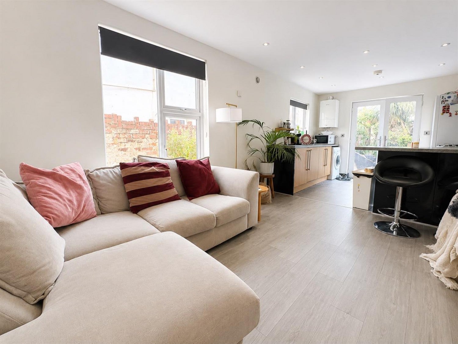 Flat Mackintosh Place in Cardiff