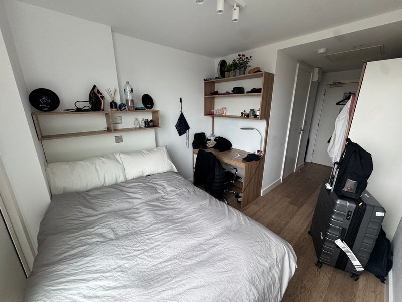 Room Frying Pan Alley in Greater London