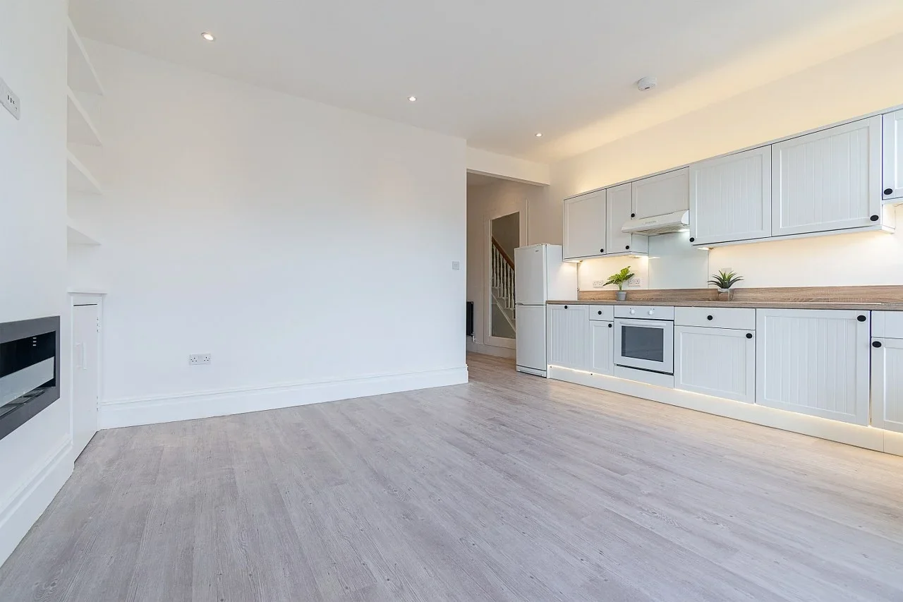 Flat Greyhound Lane in Greater London