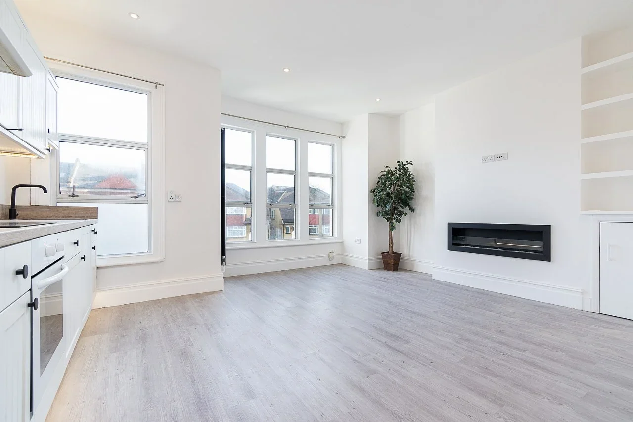 Flat Greyhound Lane in Greater London