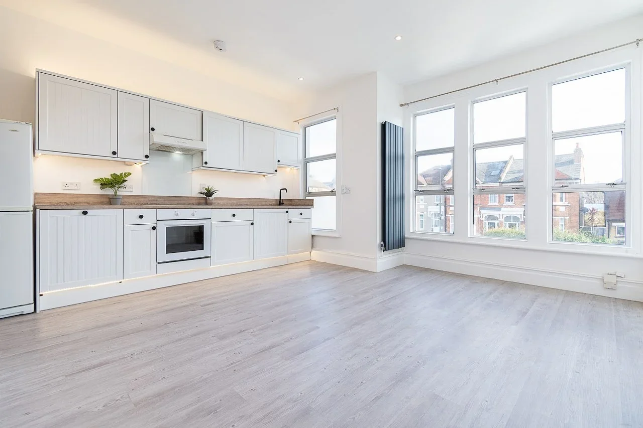 Flat Greyhound Lane in Greater London