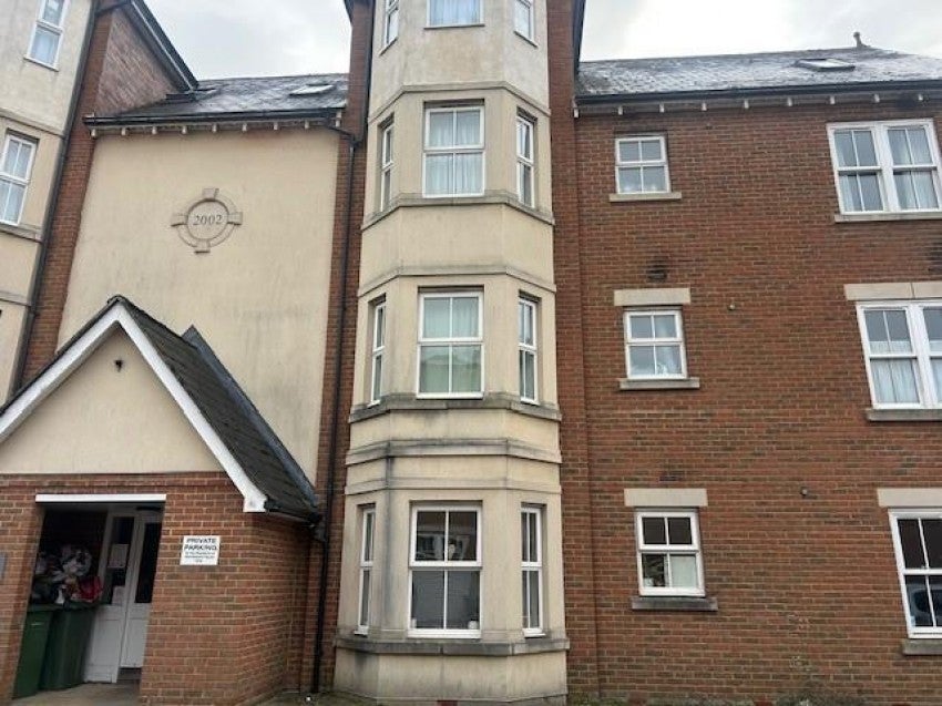 Flat Burdock Court in Maidstone