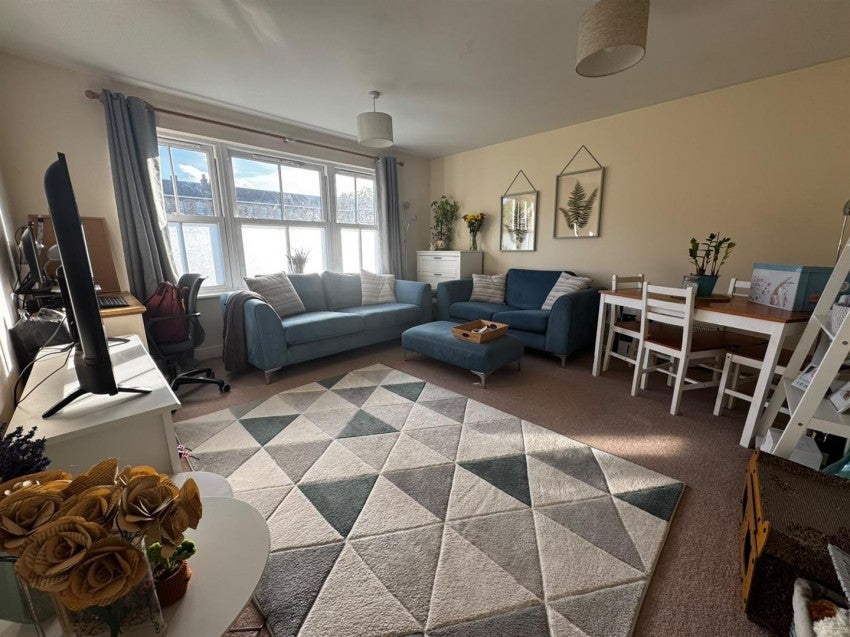 Flat Burdock Court in Maidstone