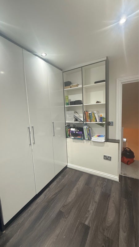 Room St. George's Road in Greater London