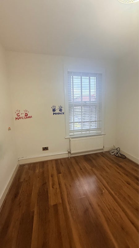 Room St. George's Road in Greater London