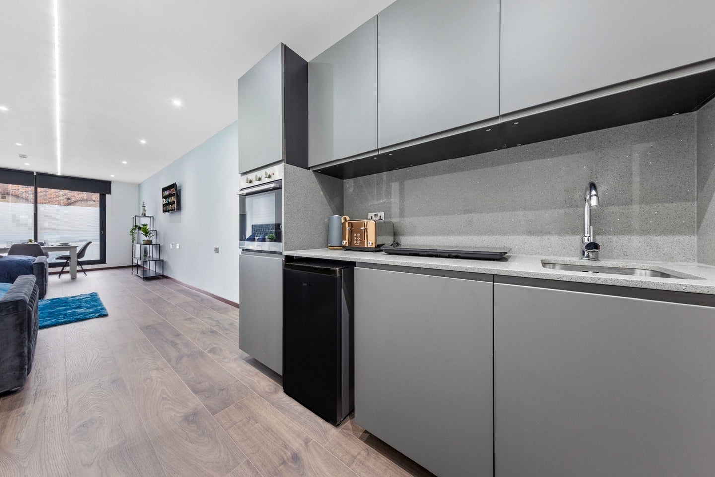 Flat Armitage Road in Greater London