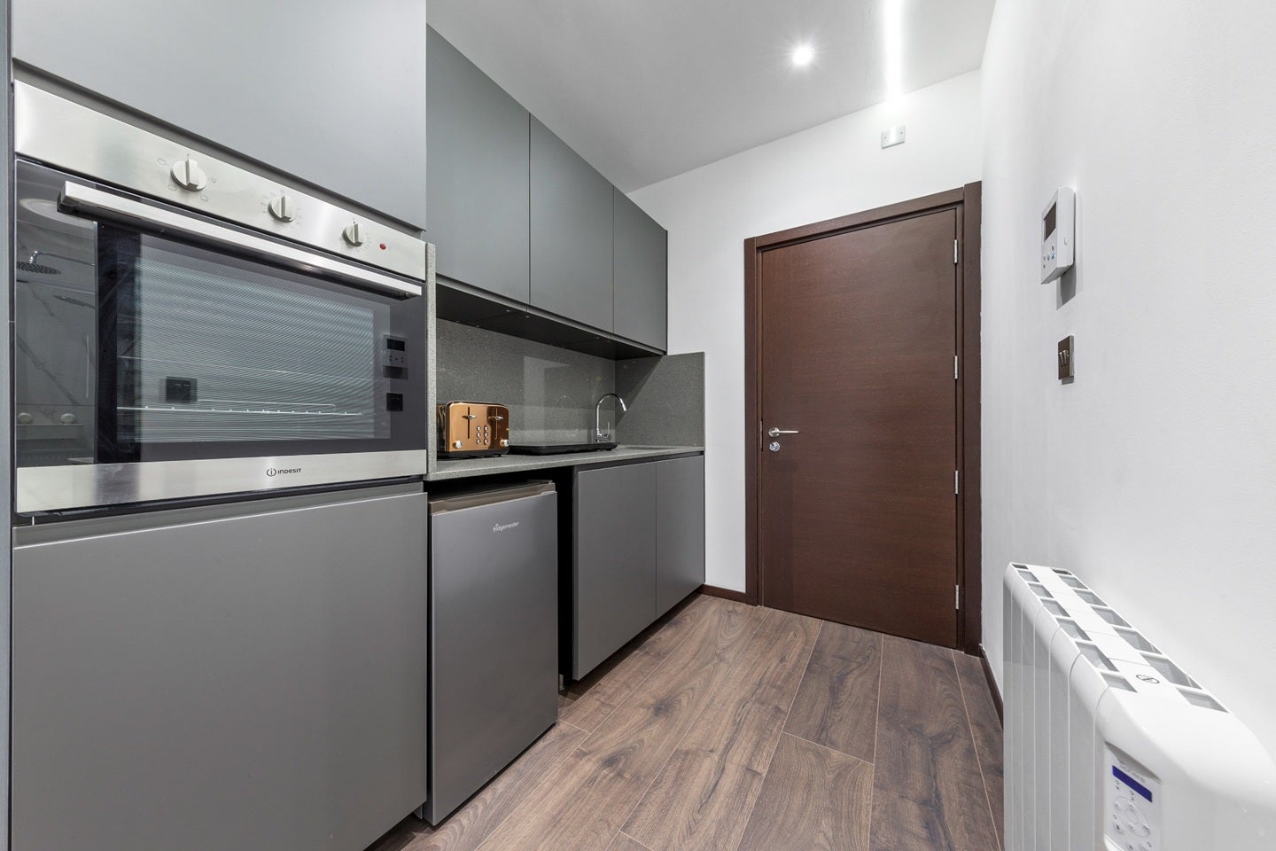 Flat Armitage Road in Greater London