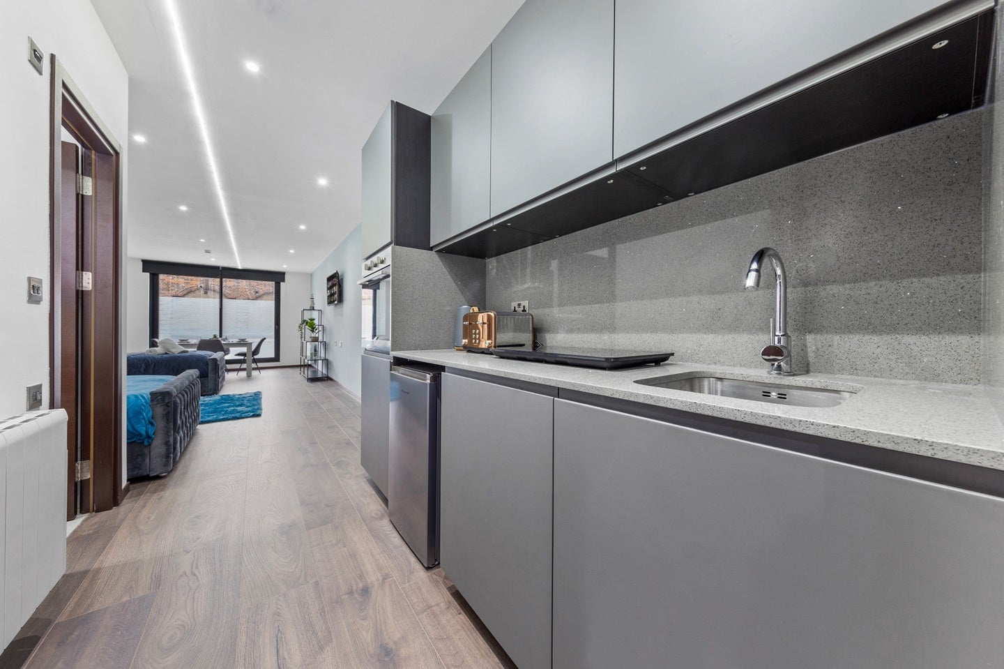 Flat Armitage Road in Greater London