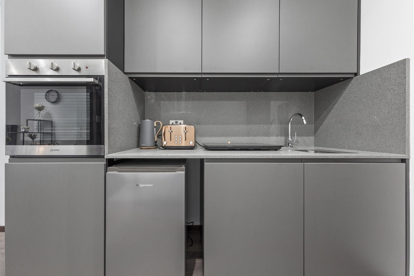 Flat Armitage Road in Greater London