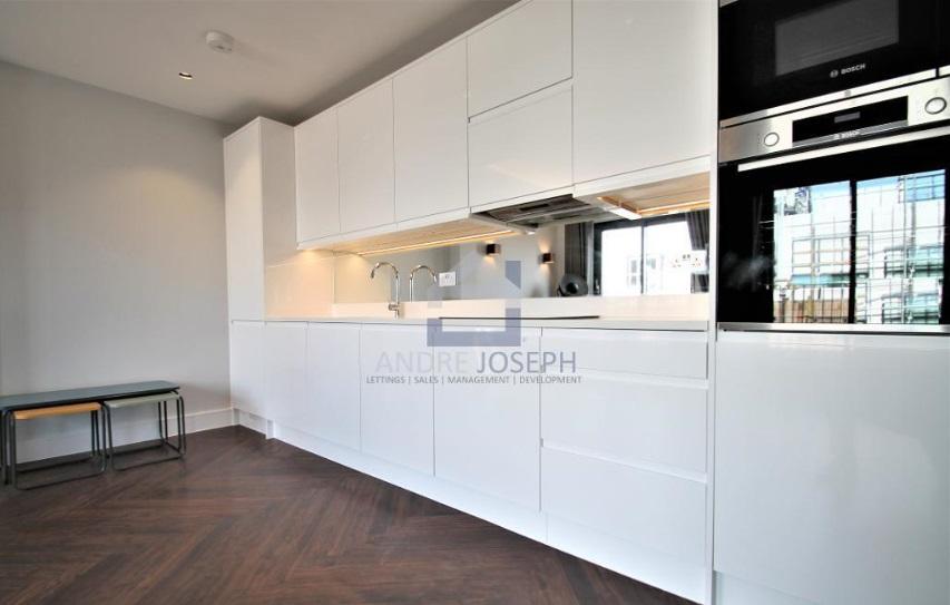 Flat Blackfriars Road in Greater London