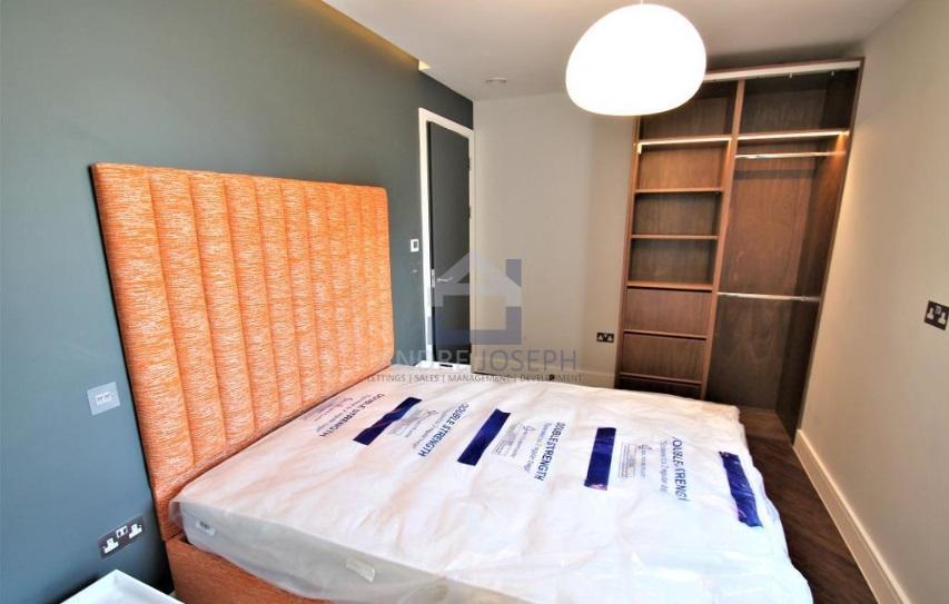 Flat Blackfriars Road in Greater London