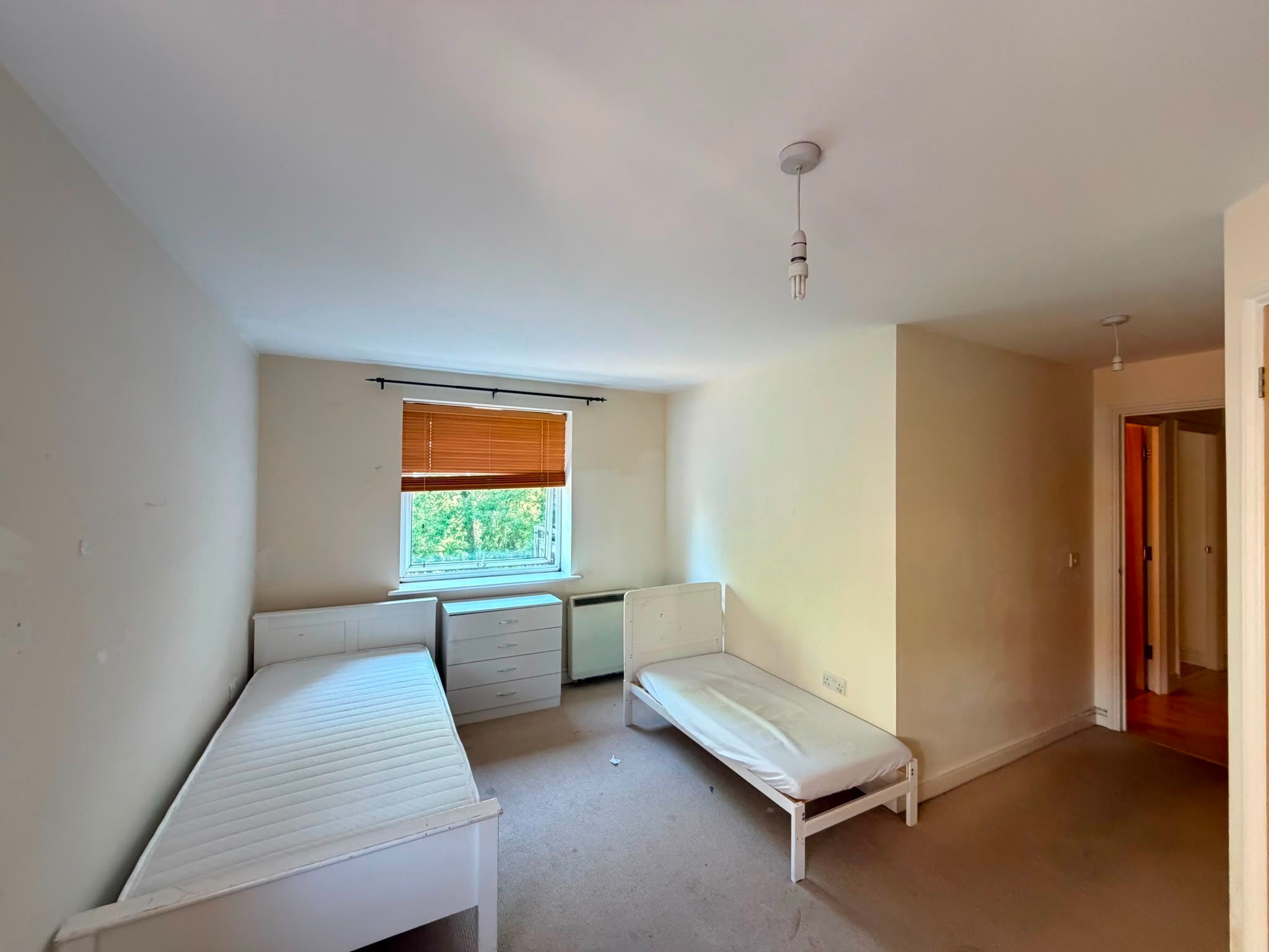 Flat Bounds Green Road in Greater London