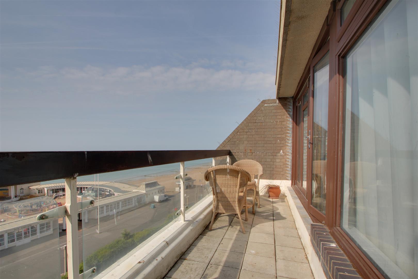 Flat Marine Parade in Worthing