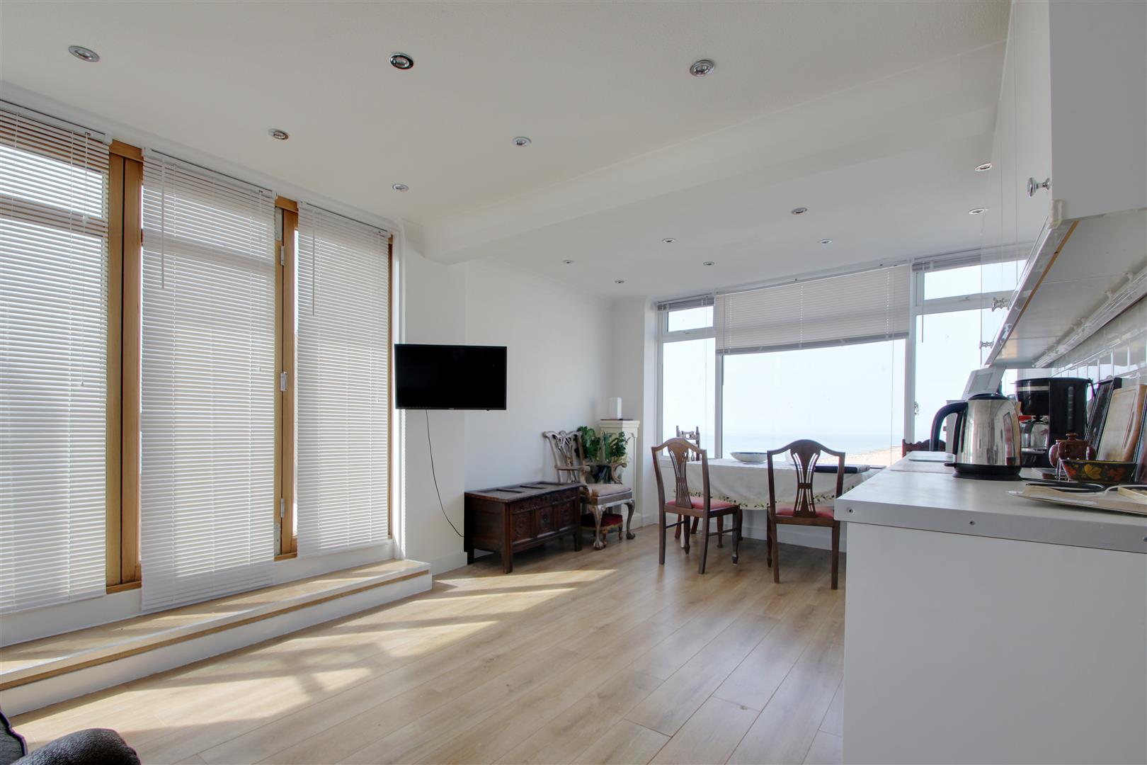 Flat Marine Parade in Worthing