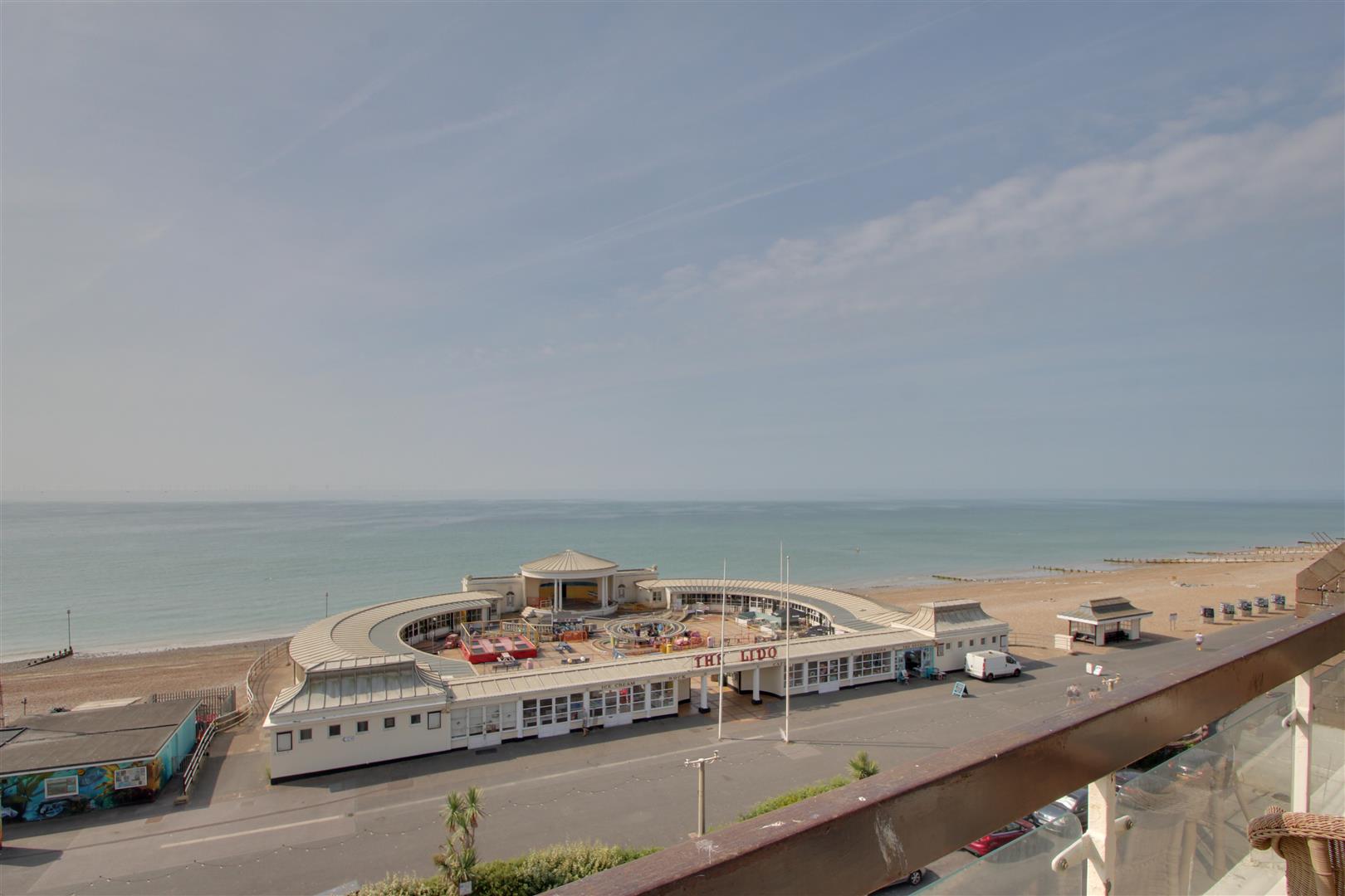 Flat Marine Parade in Worthing