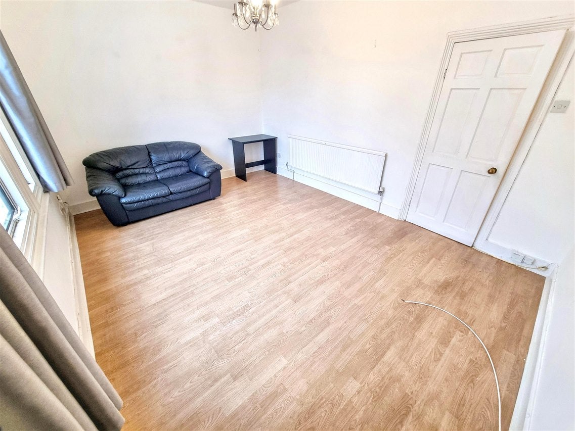 Flat Plaistow Road in Greater London