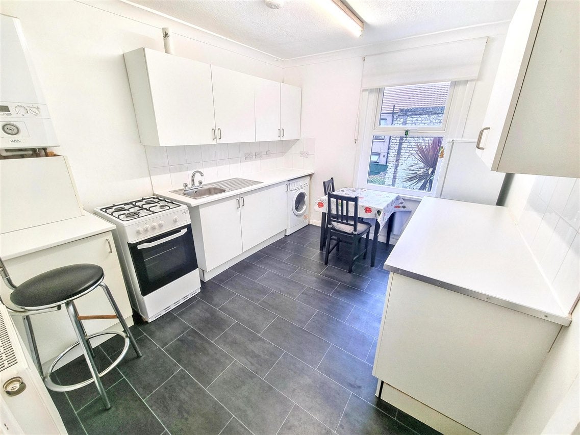 Flat Plaistow Road in Greater London