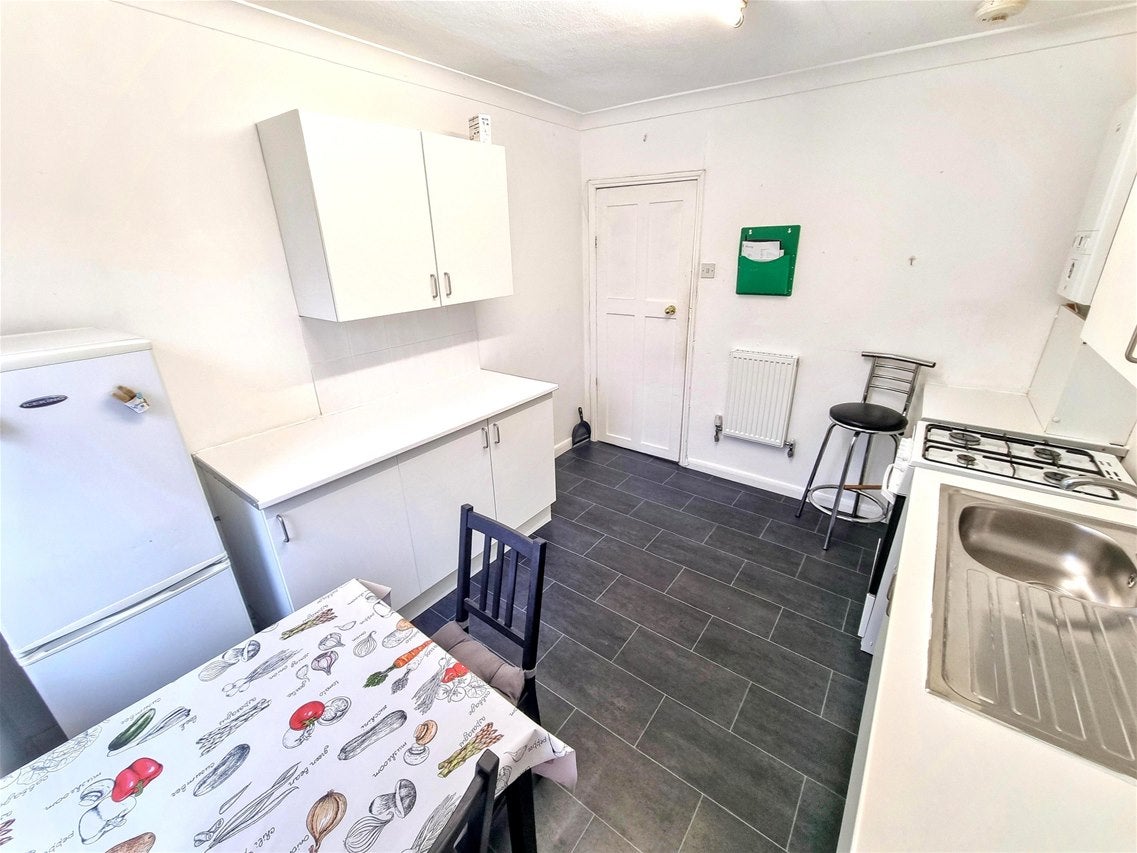 Flat Plaistow Road in Greater London