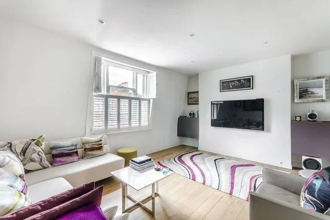 Flat Great Newport Street in City of Westminster