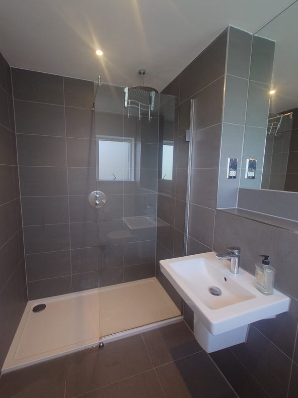 Room Wavertree Road in Greater London