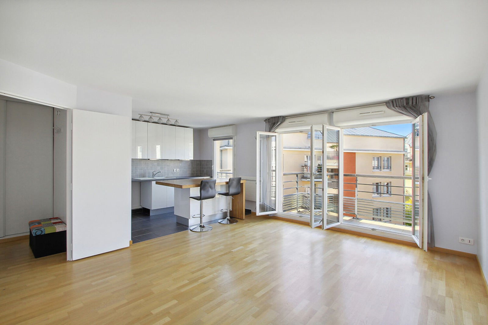 Flat Avenue Édouard Vaillant in Suresnes