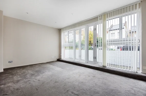 Flat Chatham Road in Greater London