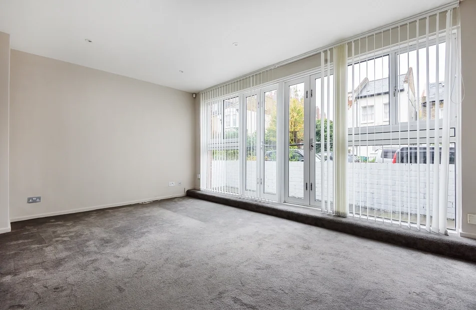 Flat Chatham Road in Greater London