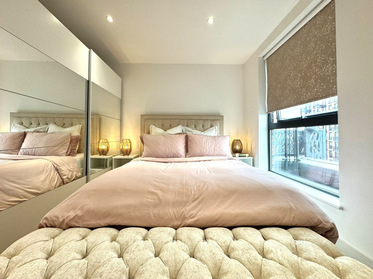 Flat Leven Road in Greater London