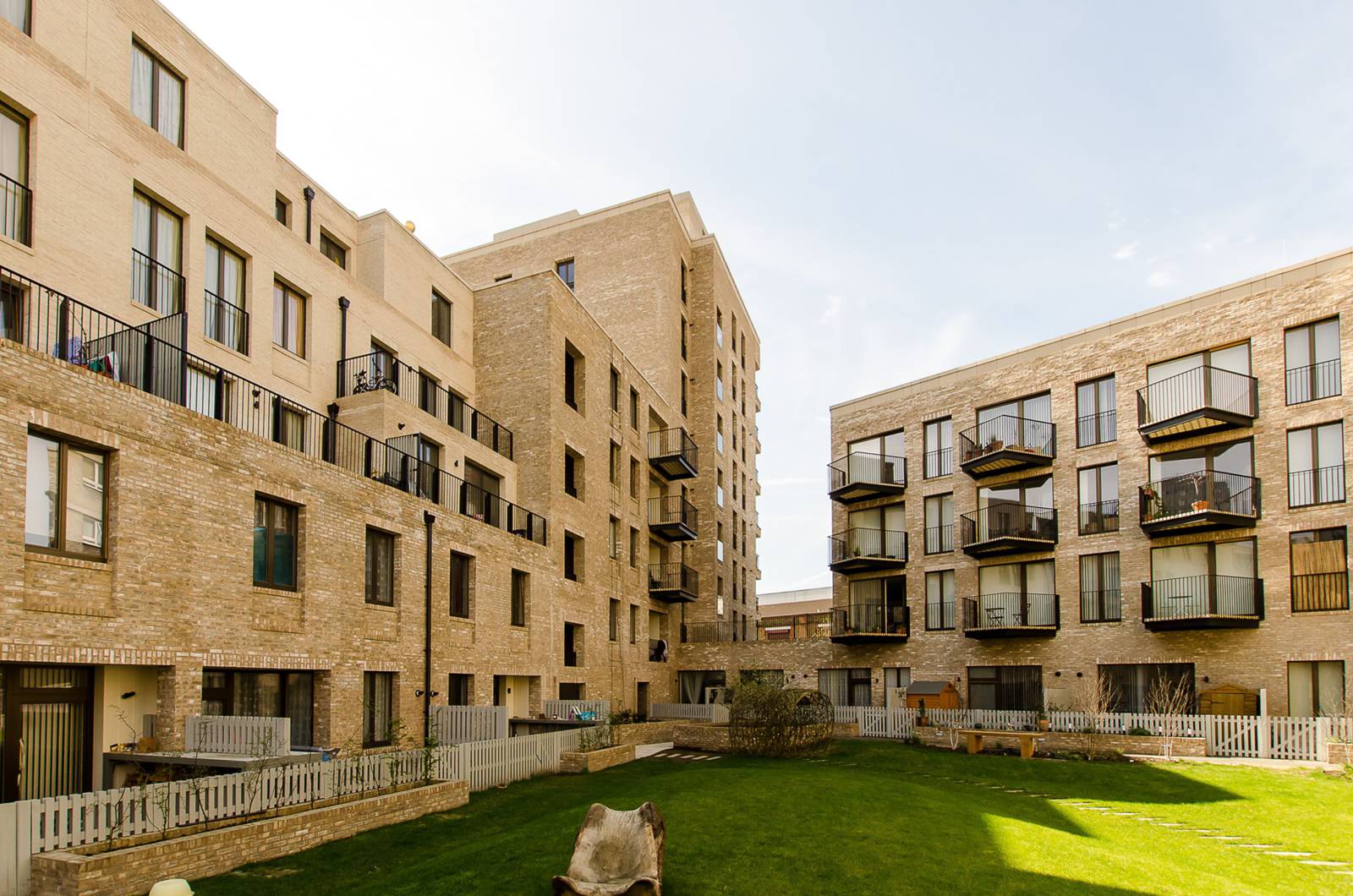 Flat Shalfleet Drive in Greater London