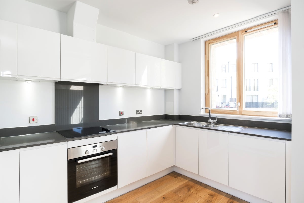 Flat Shalfleet Drive in Greater London