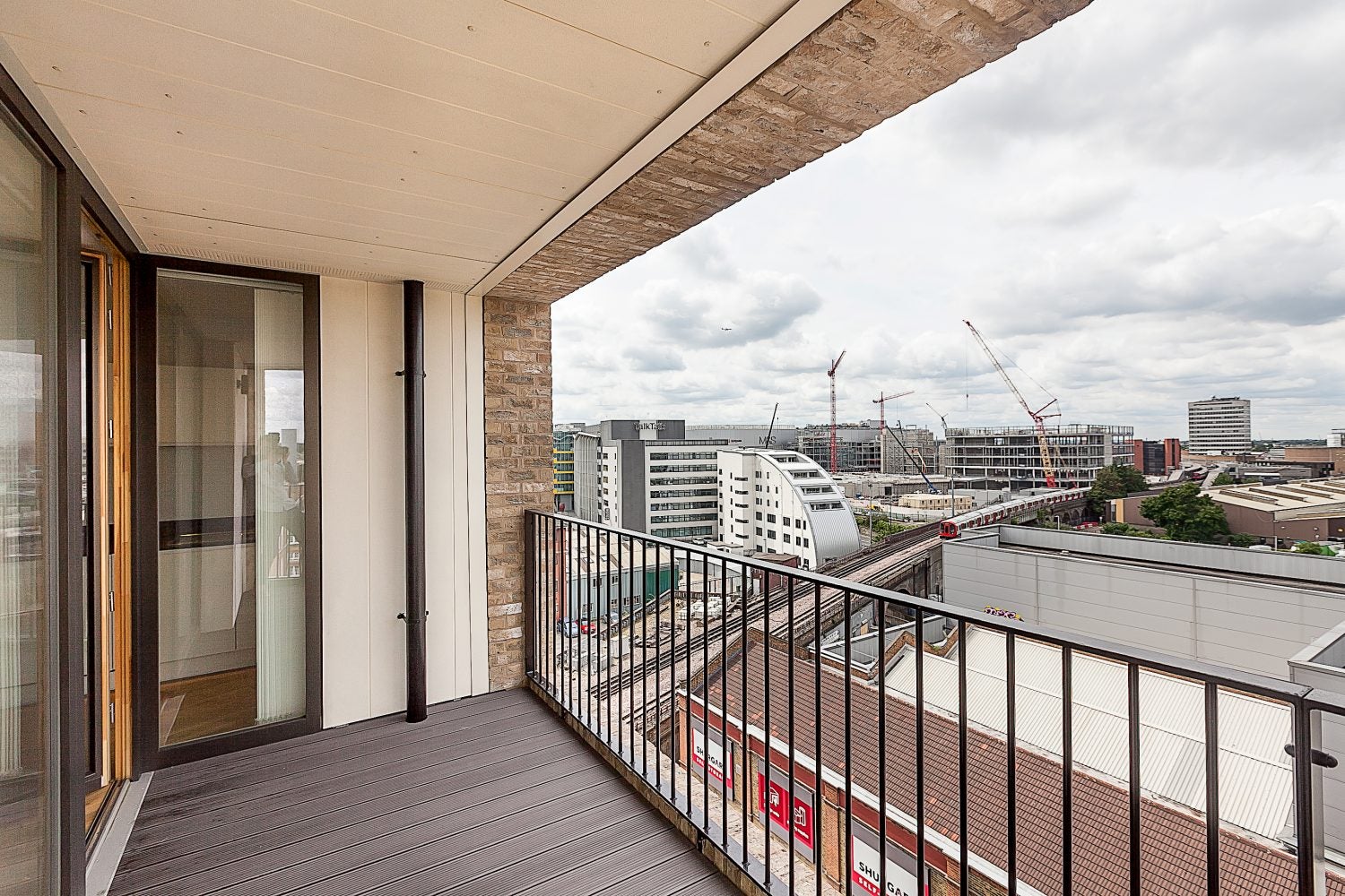 Flat Shalfleet Drive in Greater London