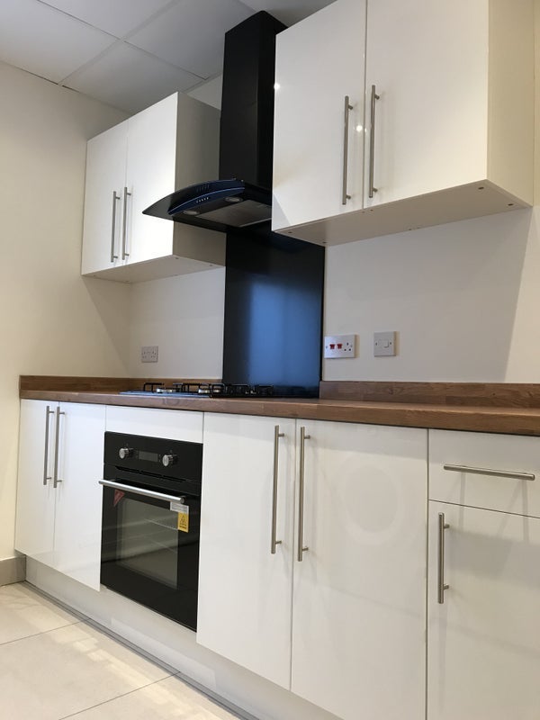 Room Goldhawk Road in Greater London