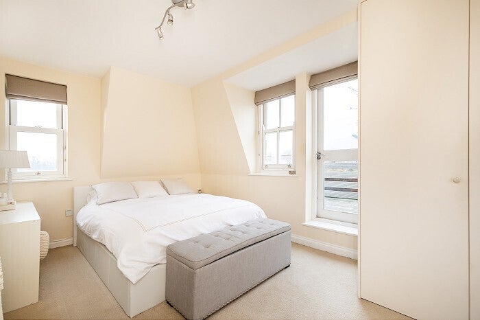 Flat Penrose Mews in Greater London