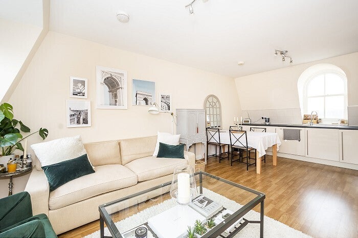 Flat Penrose Mews in Greater London