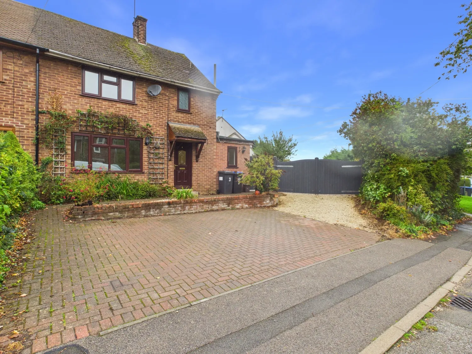 House Bettycroft Close in Ravensthorpe
